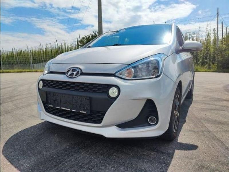 Silber Gebraucht 2017 Hyundai i10 Premium Kleinwagen | 9.990 € (Fairer Preis) - Bild 1/4