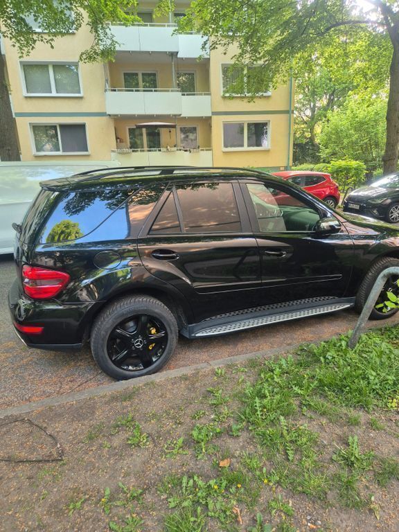 Schwarz Gebraucht 2010 Mercedes ML350 SUV | 9.999 € (Superpreis) - Bild 1/4