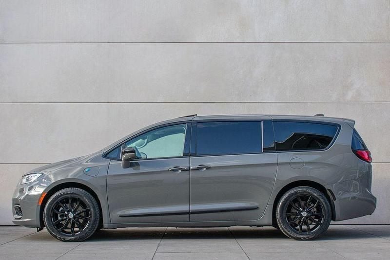 Gebraucht Chrysler Pacifica Limited 375 PS (275 kW) 2022 Grau SUV