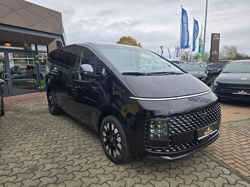 Neu Hyundai Staria Signature 224 PS (164 kW) 2025 Abyss black / mic Van / Kleinbus