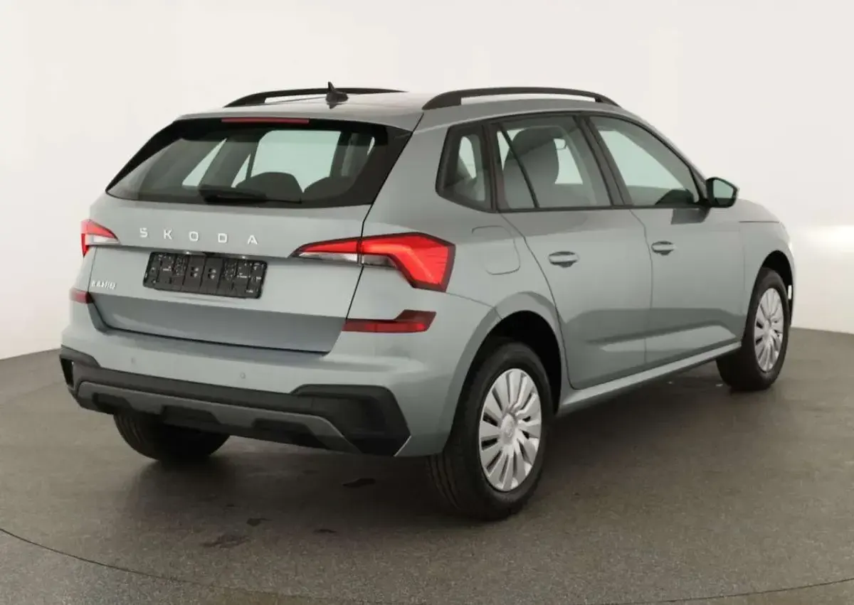 Neu Skoda Kamiq Selection 150 PS (110 kW) 2025 Smokey diamond silver metallic SUV