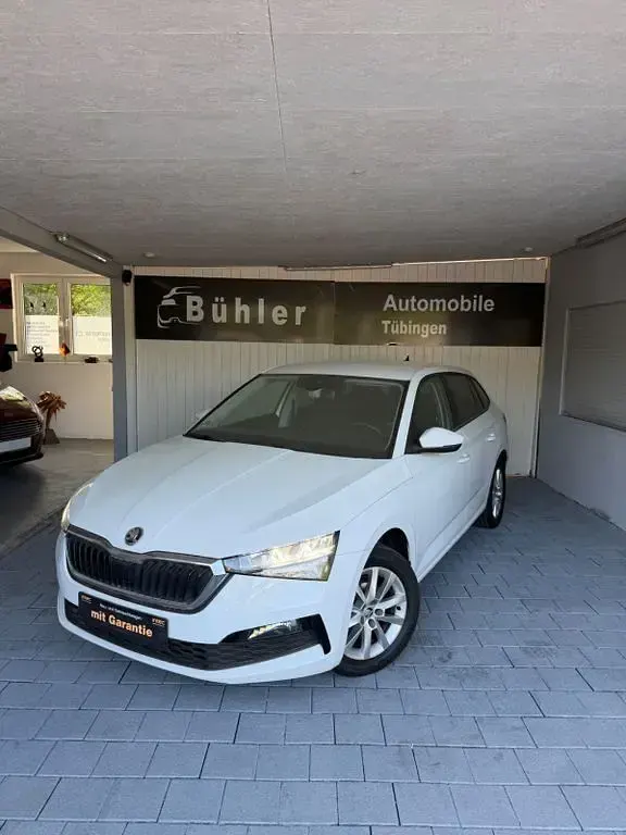 Gebraucht Skoda Scala Ambition 150 PS (110 kW) 2020 Weiß Kleinwagen