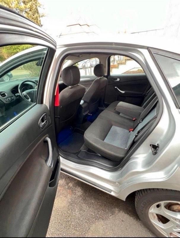 Gebraucht Ford Mondeo 125 PS (91 kW) 2010 Silber Limousine