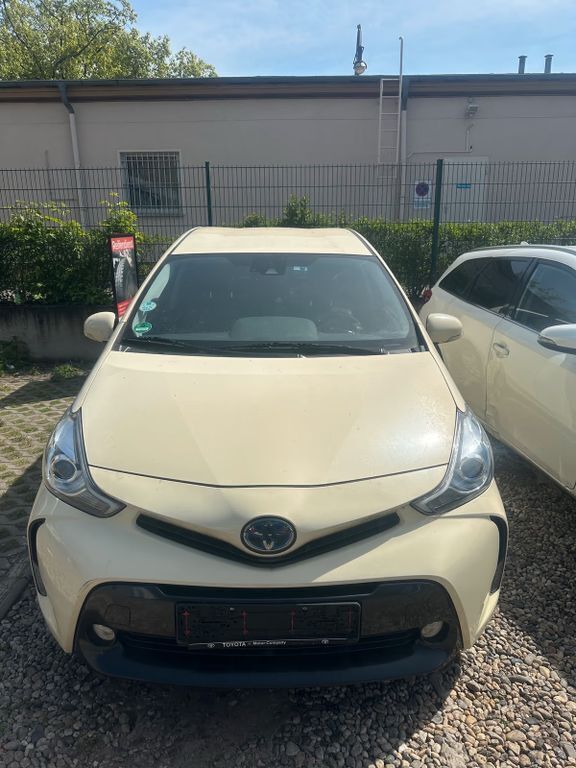 Weiß Gebraucht 2015 Toyota Prius+ Comfort Van / Kleinbus | 13.000 € (Etwas zu teuer) - Bild 1/4