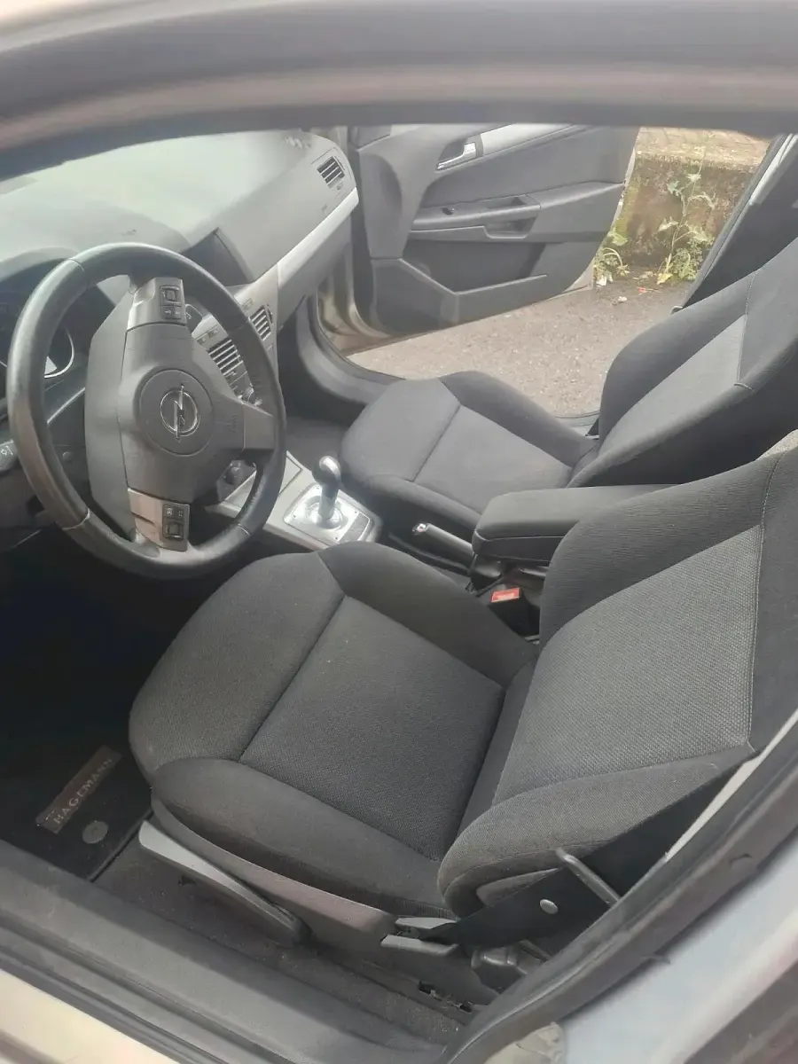 Gebraucht Opel Astra 105 PS (77 kW) 2006 Silber Kleinwagen