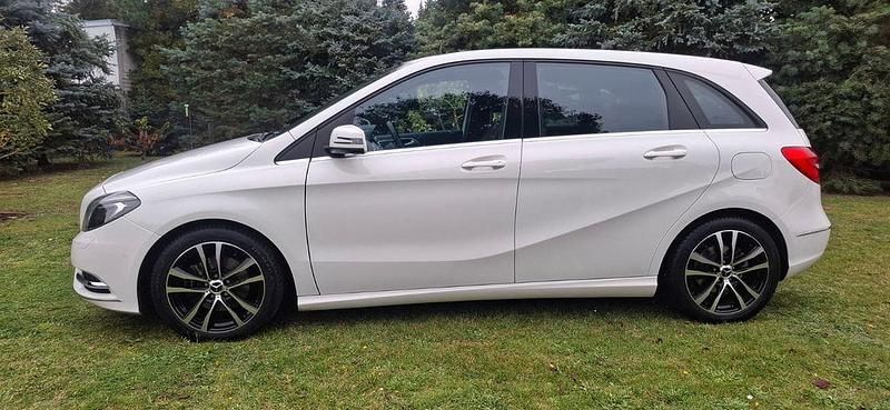 Gebraucht Mercedes B180 122 PS (89 kW) 2014 Weiß Van / Kleinbus