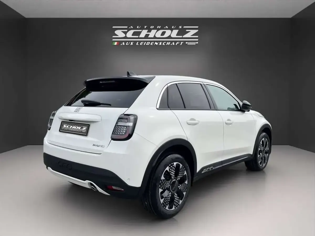 Neu Fiat 600 La Prima 110 PS (80 kW) 2025 Gelato weiß SUV