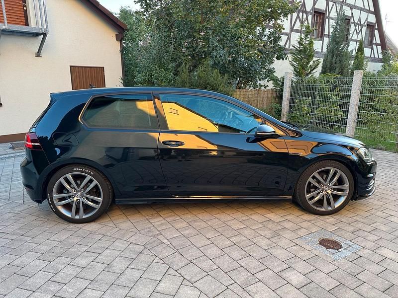 Schwarz Gebraucht 2015 VW Golf VII LOUNGE Limousine | 10.490 € (Fairer Preis) - Bild 1/4