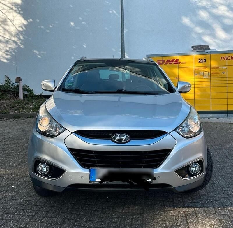 Grau Gebraucht 2012 Hyundai ix35 SUV | 9.500 € (Fairer Preis) - Bild 1/4