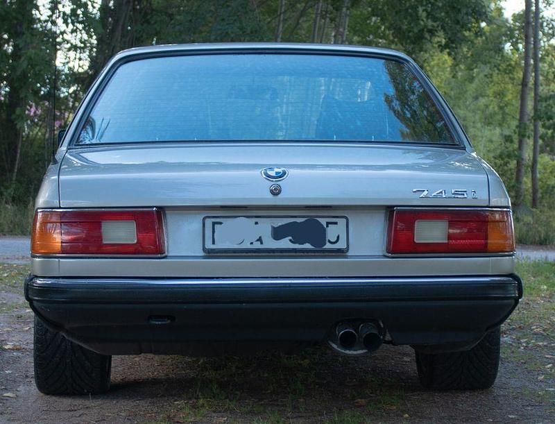 Second-hand BMW 745 252 CP (185 kW) 1983 Bej Berlinǎ