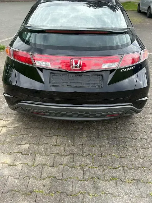 Używany Honda Civic 140 KM (102 kW) 2007 Czarny Sedan/Limuzyna