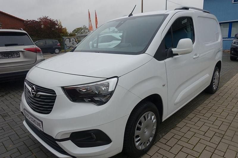 Weiß Gebraucht 2020 Opel Combo Edition Van / Kleinbus | 16.700 € (Guter Preis) - Bild 1/4