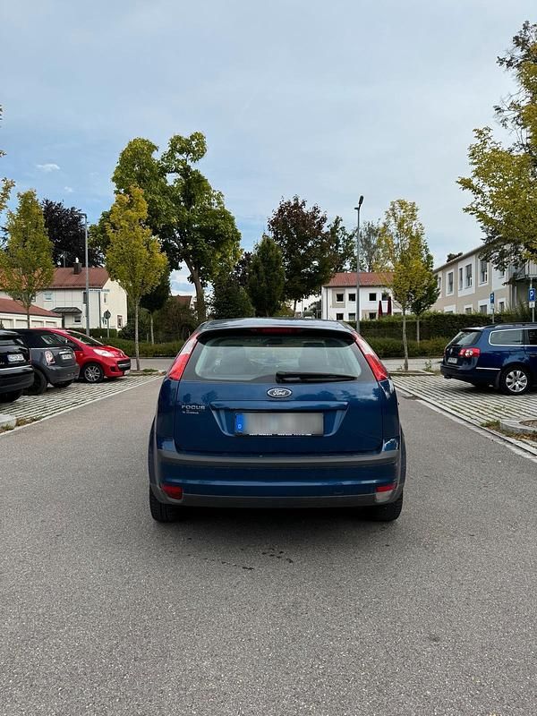 Second-hand Ford Focus 101 CP (74 kW) 2007 Albastru Coupe