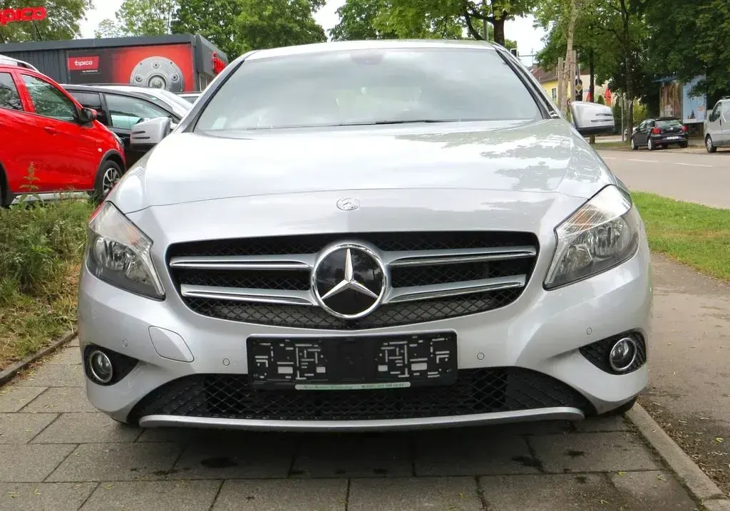 Gebraucht Mercedes A200 Urban 136 PS (100 kW) 2015 Silber Kleinwagen