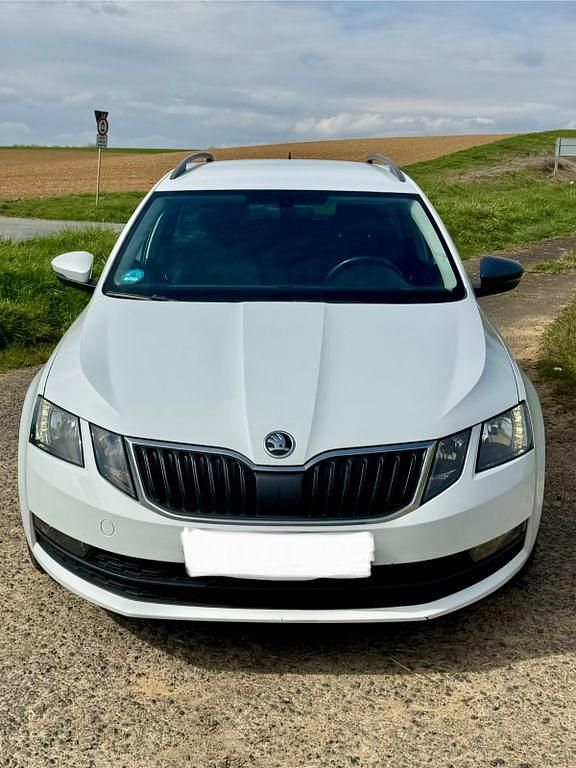 Gebraucht Skoda Octavia Ambition 150 PS (110 kW) 2017 Weiß Kombi