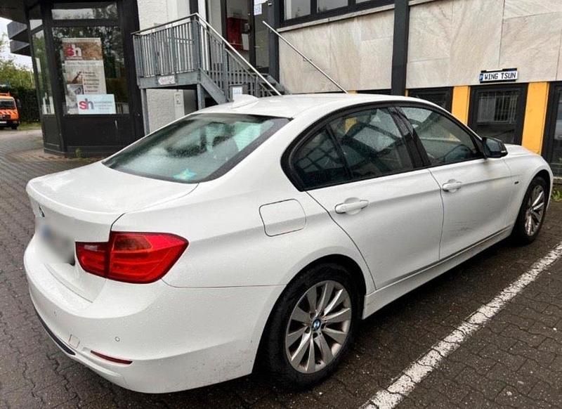 Gebraucht BMW 316 136 PS (100 kW) 2013 Weiß Limousine