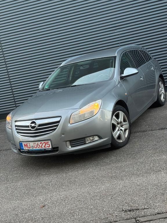Gebraucht Opel Insignia Edition 160 PS (117 kW) 2011 Silber Kombi