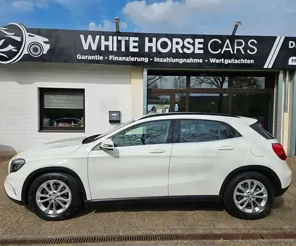 Gebraucht Mercedes GLA180 147 PS (108 kW) 2017 Weiß SUV