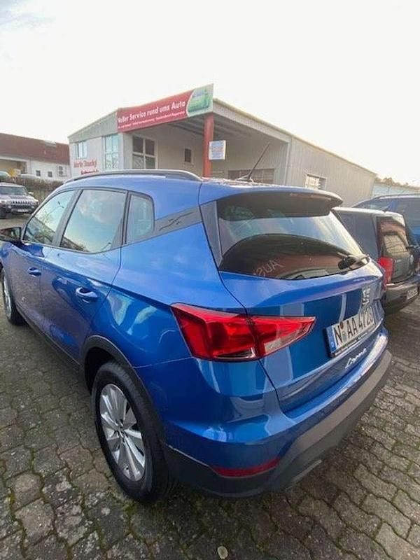 Neu Seat Arona 95 PS (69 kW) 2025 Saphirblau SUV