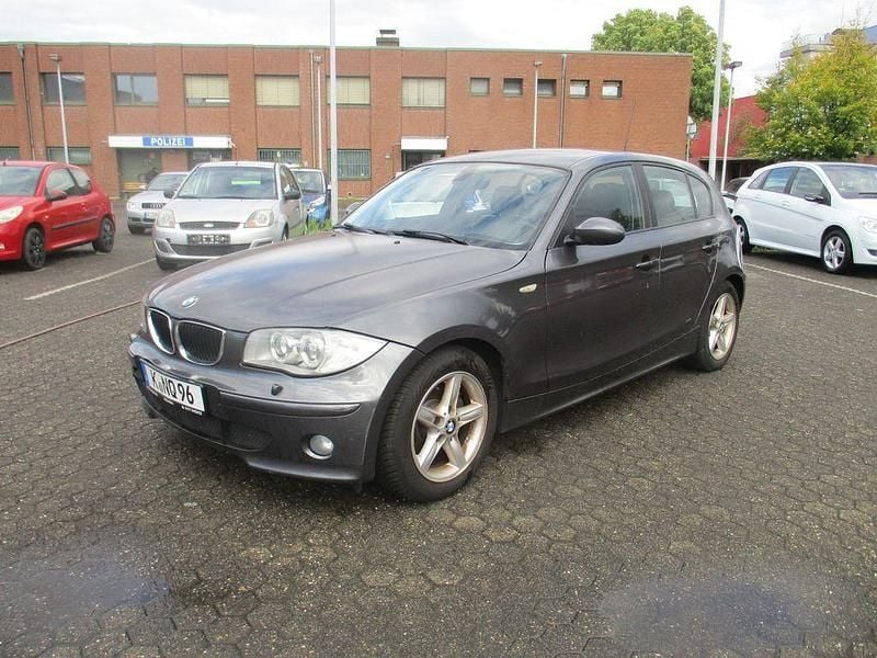 Sparkling graphite metallic (metallic) Gebraucht 2005 BMW 120 Advantage Kleinwagen | 3.999 € (Guter Preis) - Bild 1/4