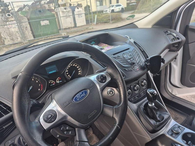 Gebraucht Ford Kuga Titanium 150 PS (110 kW) 2015 Weiß SUV