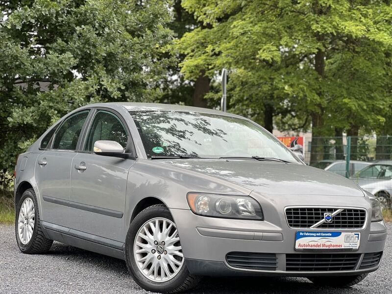 Grau Gebraucht 2004 Volvo S40 Kinetic Limousine | 2.999 € (Fairer Preis) - Bild 1/4
