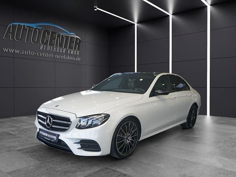 Diamantweiss metalliclack Gebraucht 2018 Mercedes E220 AMG line Limousine | 34.980 € (Teuer) - Bild 1/4