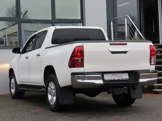 Gebraucht Toyota HiLux 150 PS (110 kW) 2019 Weiß Pickup