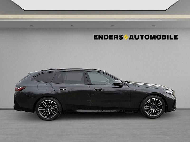 Gebraucht BMW 520 M Sport 197 PS (144 kW) 2025 Grau Kombi