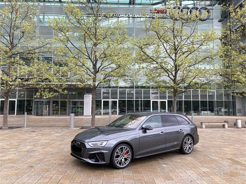 Grau Gebraucht 2024 Audi A4 Competition Kombi | 47.800 € (Teuer) - Bild 1/4