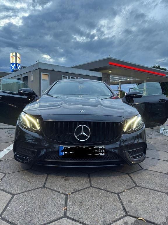 Schwarz Gebraucht 2019 Mercedes E300 Coupé | 33.999 € (Guter Preis) - Bild 1/4