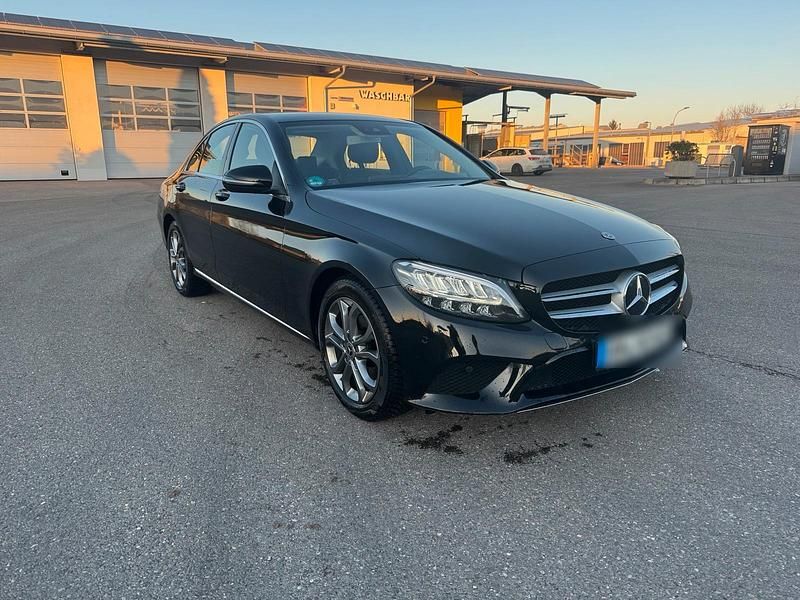 Schwarz Gebraucht 2018 Mercedes C180 Limousine | 21.000 € (Fairer Preis) - Bild 1/4