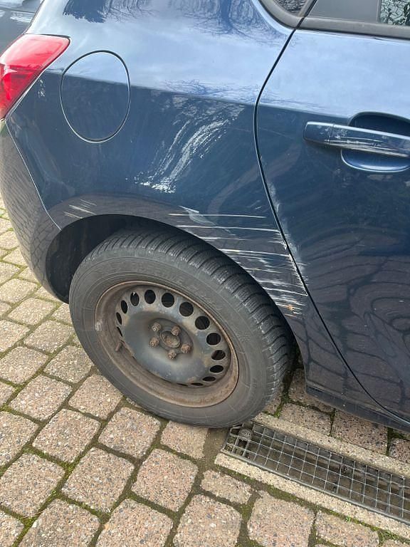 Gebraucht Opel Astra 95 PS (69 kW) 2012 Blau Kombi