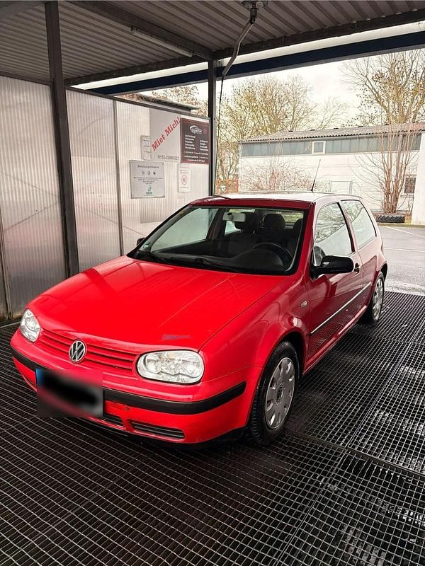 Gebraucht VW Golf VIII 75 PS (55 kW) 2021 Rot Kleinwagen
