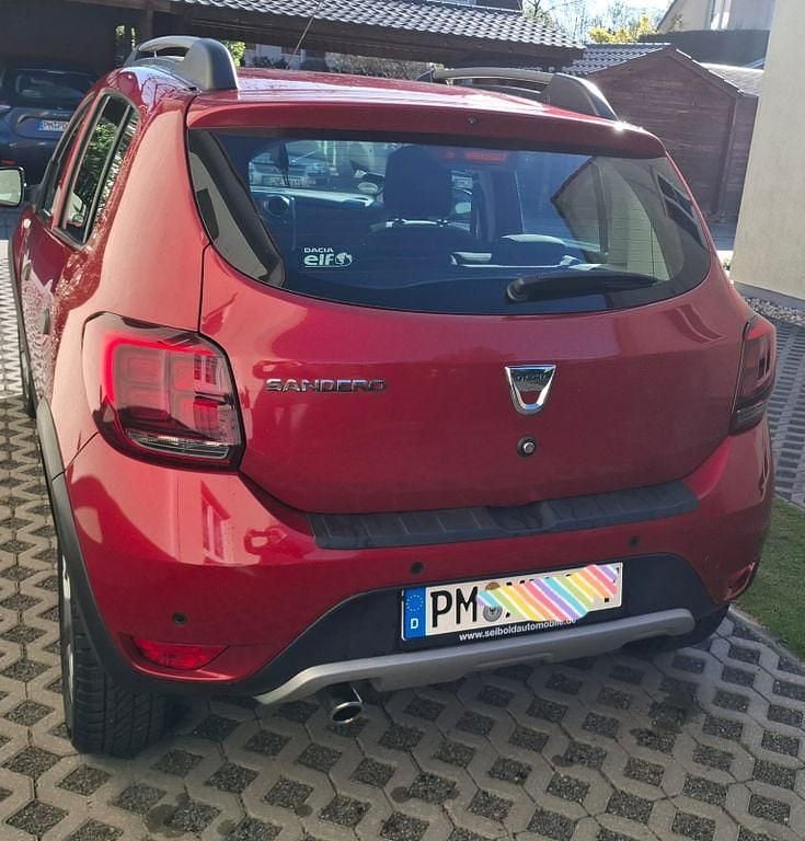 Gebraucht Dacia Sandero Prestige 90 PS (66 kW) 2017 Rot Limousine