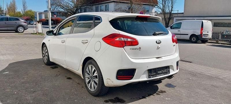 Gebraucht Kia Ceed DREAM-TEAM Edition 136 PS (100 kW) 2016 Weiß Kleinwagen