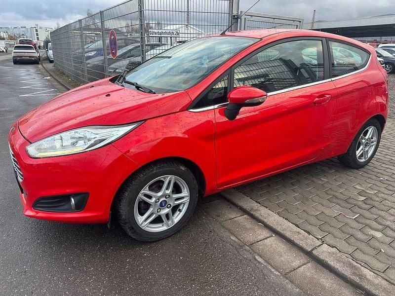 Rot Gebraucht 2014 Ford Fiesta Titanium Kleinwagen | 3.900 € (Guter Preis) - Bild 1/4