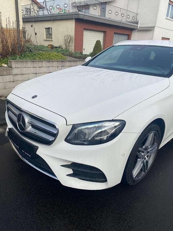 Gebraucht Mercedes E220 AMG line 194 PS (142 kW) 2017 Kombi