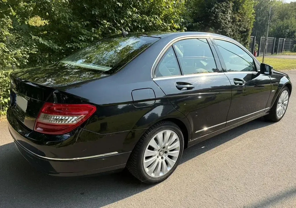 Gebraucht Mercedes C180 Elegance 156 PS (114 kW) 2009 Schwarz Limousine