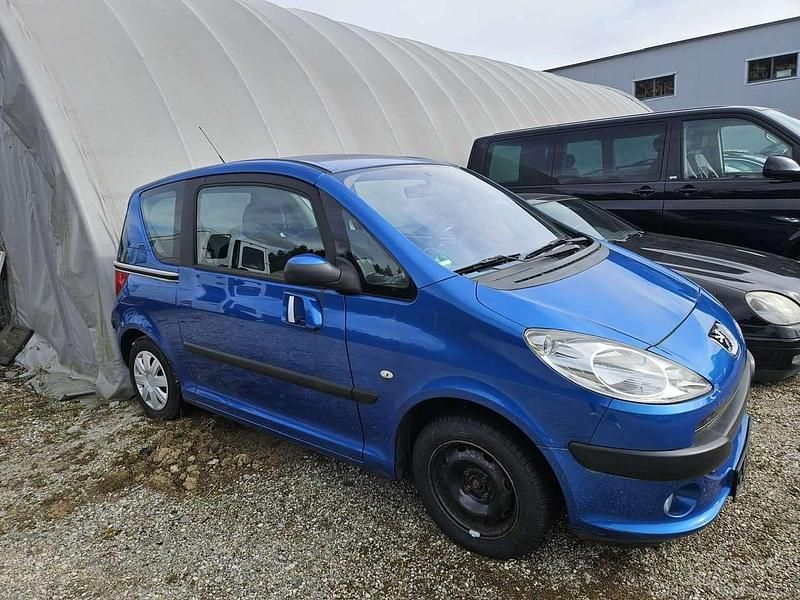 Gebraucht Peugeot 1007 Premium 73 PS (53 kW) 2006 Farbe blau recife/metallic Van / Kleinbus