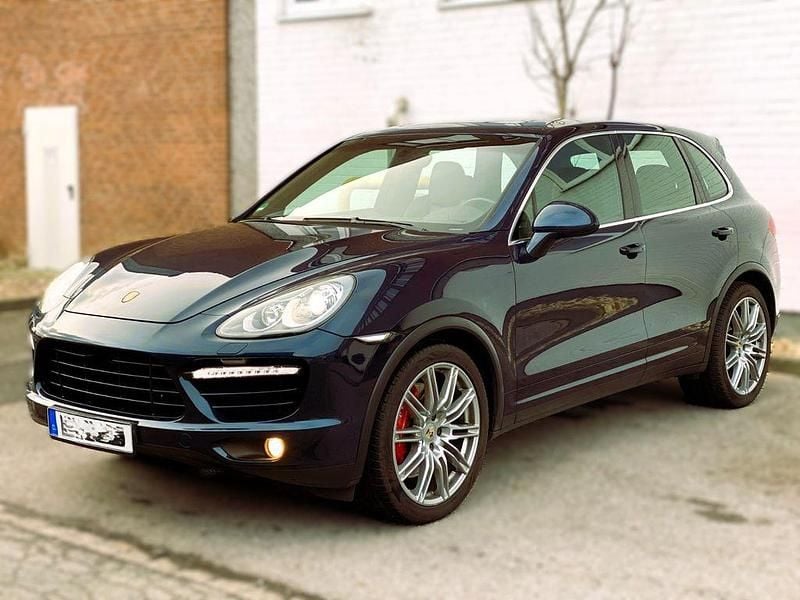 Blau Gebraucht 2011 Porsche Cayenne Turbo SUV | 21.250 € (Etwas zu teuer) - Bild 1/4