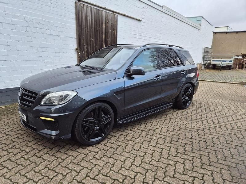 Schwarz Gebraucht 2013 Mercedes ML63 AMG AMG SUV | 27.000 € (Fairer Preis) - Bild 1/4
