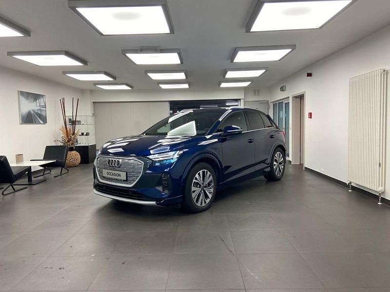 Blau Gebraucht 2022 Audi Q4 e-tron S-Line SUV | 29.900 € (Guter Preis) - Bild 1/4