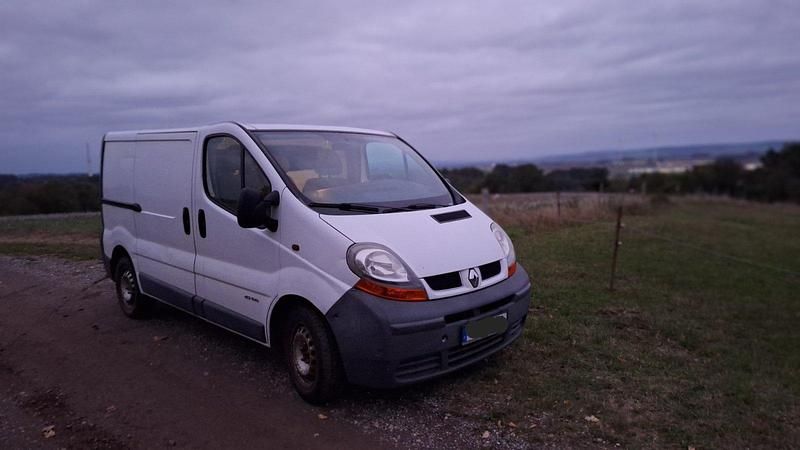 Weiß Gebraucht 2004 Renault Trafic Van | 2.700 € - Bild 1/4