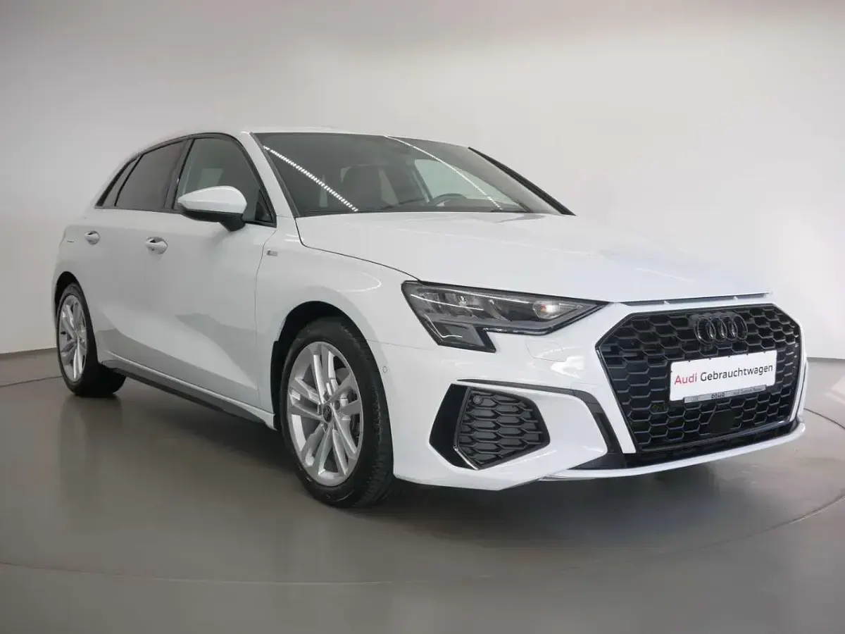 Gebraucht Audi A3 S-Line 150 PS (110 kW) 2022 Gletscherweiss metallic Limousine