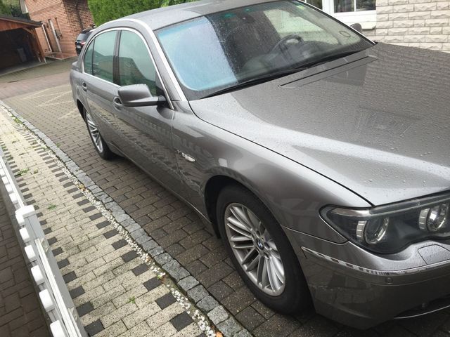 Grau metallic Gebraucht 2003 BMW 760L Limousine | 10.790 € - Bild 1/4