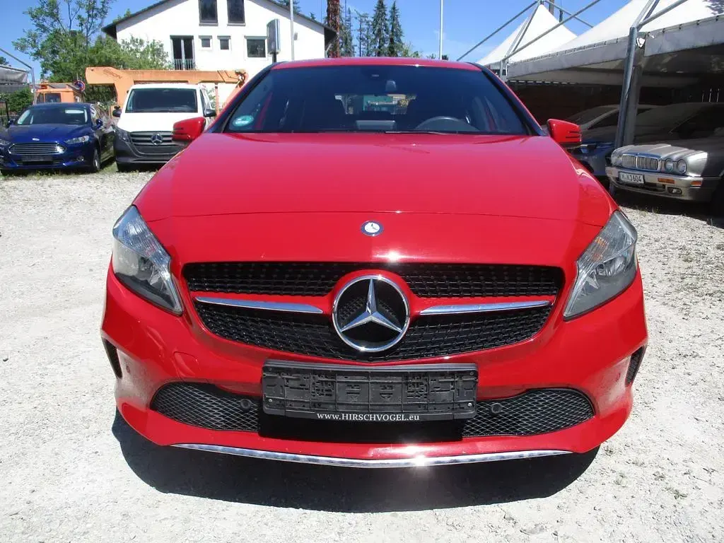 Gebraucht Mercedes A180 Style 122 PS (89 kW) 2016 Rot Limousine