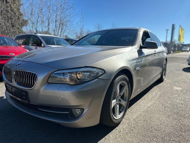 Gebraucht BMW 530 Sport Line 258 PS (189 kW) 2011 Silber Limousine