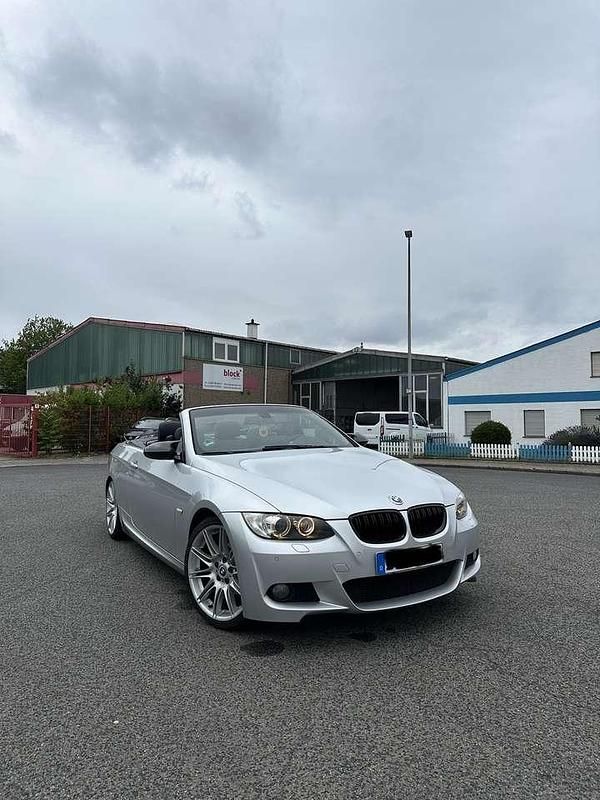 Silber Gebraucht 2008 BMW 320 Cabriolet M Sport Cabrio | 12.999 € (Teuer) - Bild 1/4