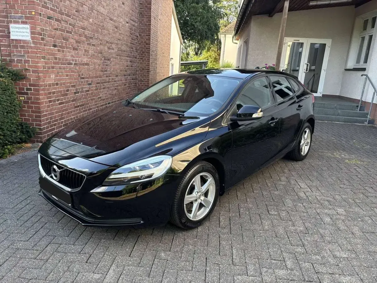 Gebraucht Volvo V40 122 PS (89 kW) 2017 Schwarz Limousine